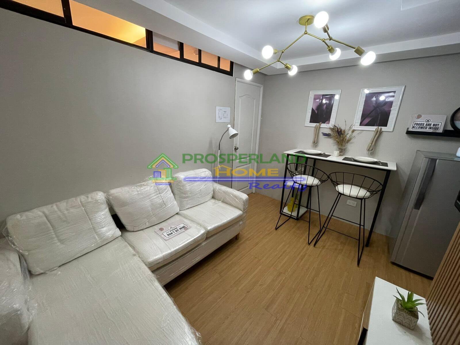 1BR Dress Up Unit 4