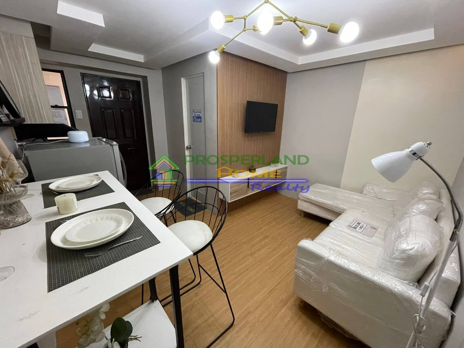 1BR Dress Up Unit 7