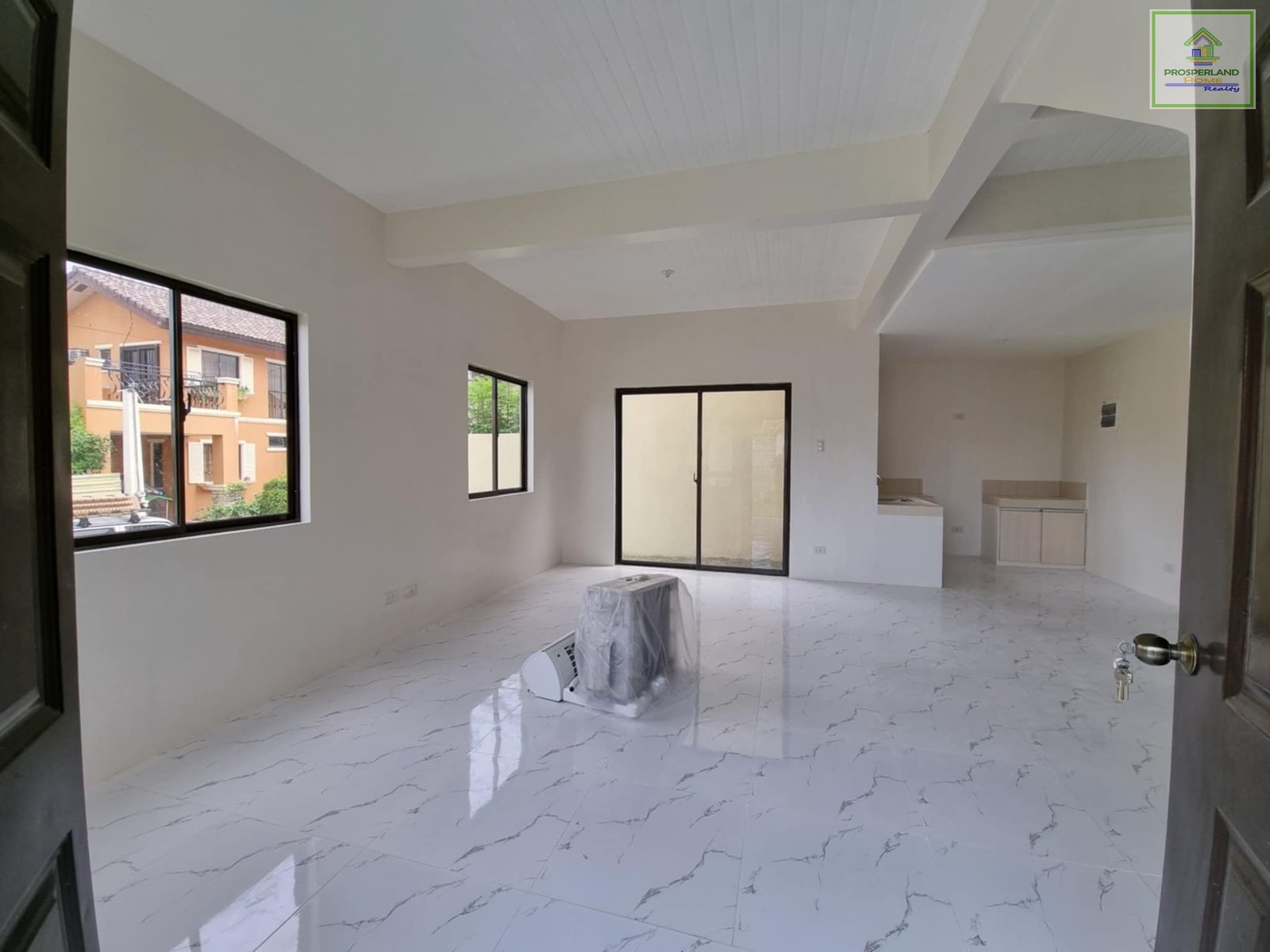 6b12dbe8-ba00-4f76-97f9-ecdc755be2d7