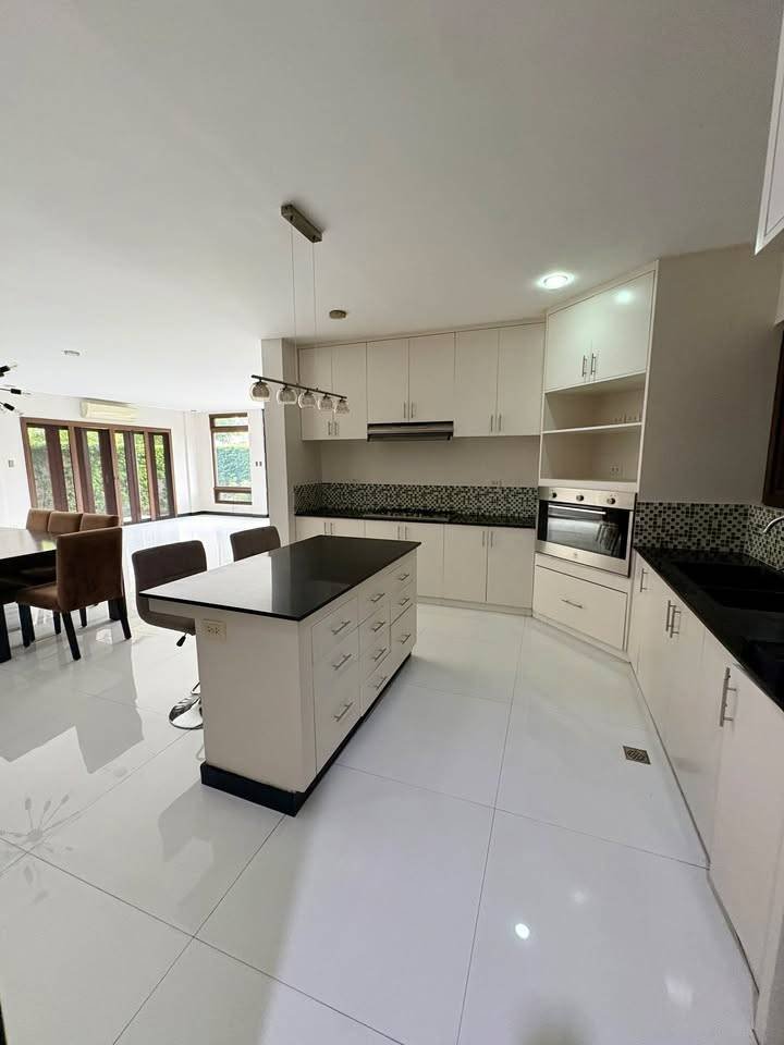 598972775_1933980230551179_1978925664498126220_n-min