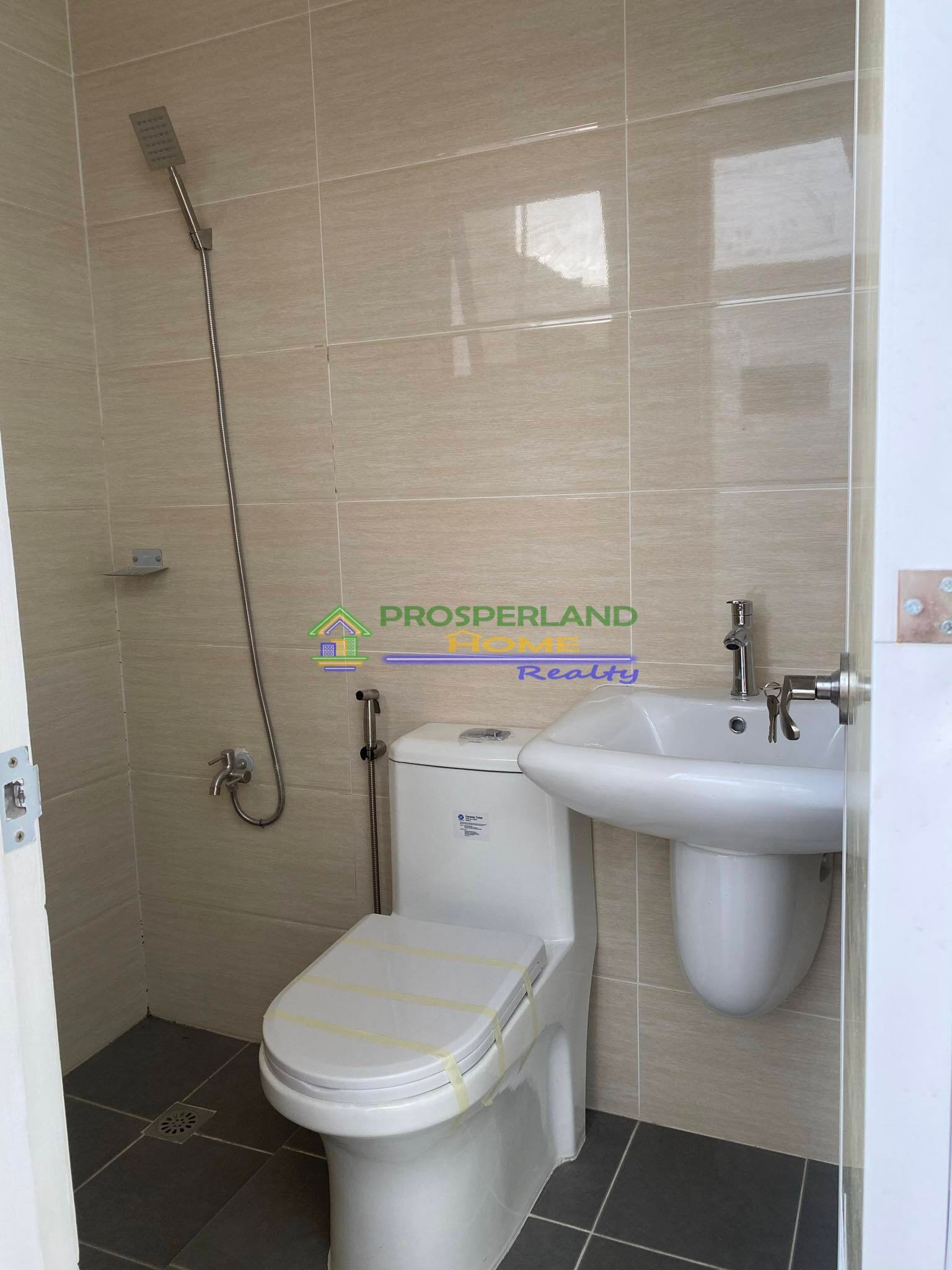 1st flr Toilet & Bath