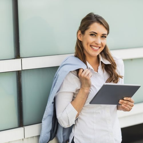 Managing Her Work Day The Digital Way